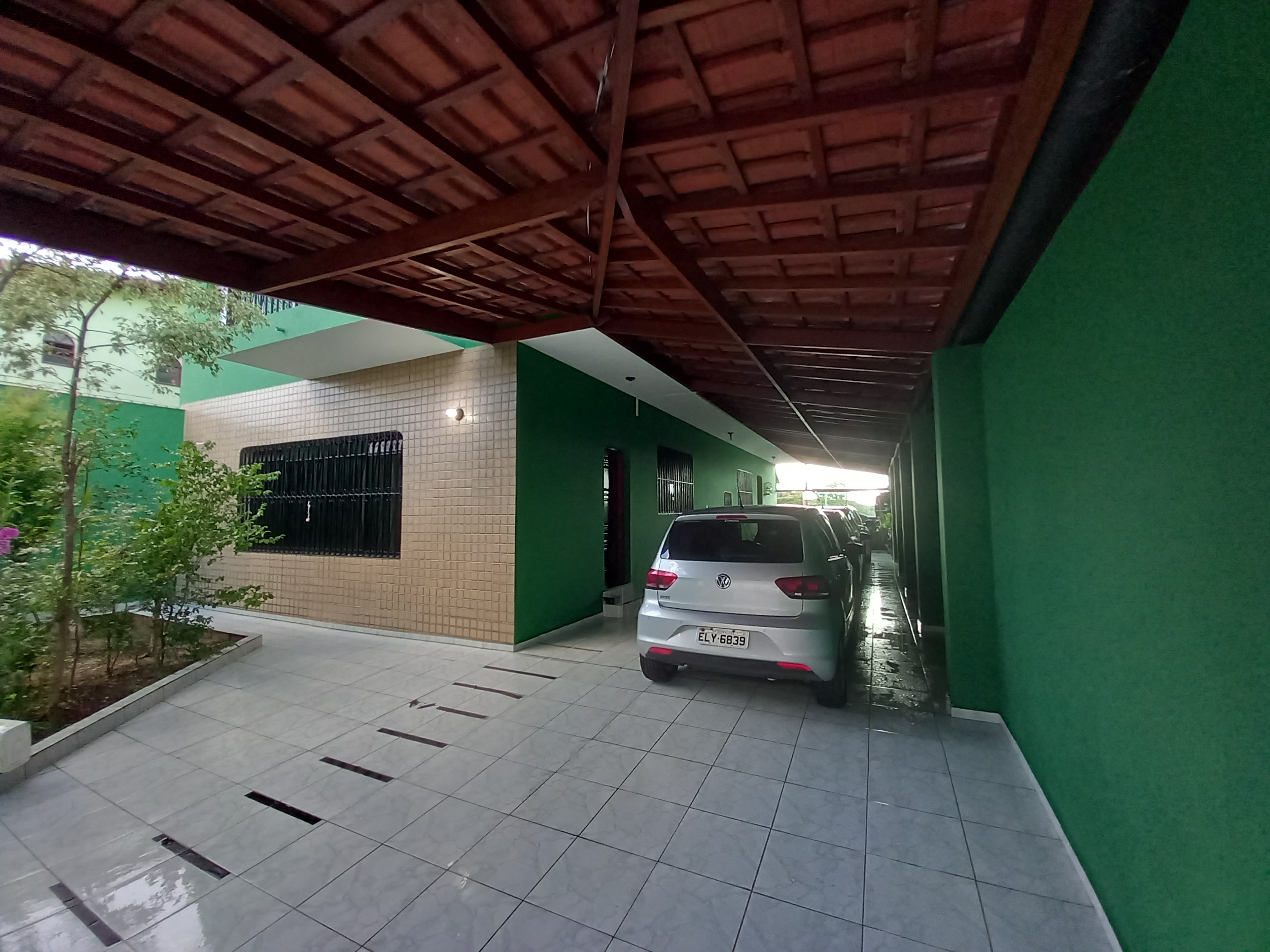Casa Assobradada com 3 dormitórios, 5 vagas, e salão de festas, no Jardim Sandra